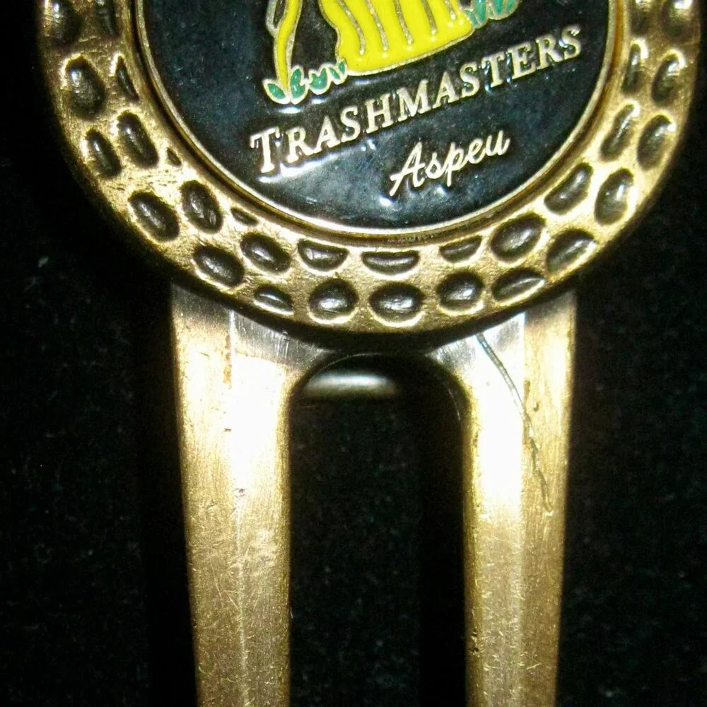 RARE TRASHMASTERS ASPEN DIVOT TOOL WITH BALLMARKER, PUTTER REST-NEW NEVER USED